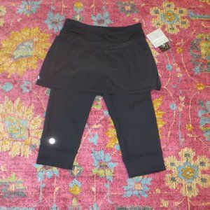 NWT Athleta 2 in 1 skirt and capri leggings XS